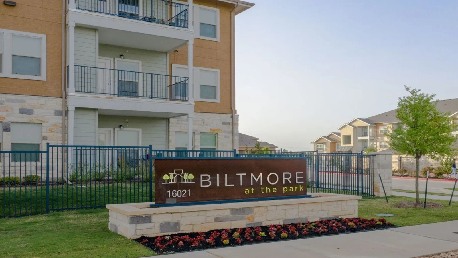 billmore apartments in dallas, tx at The Biltmore at  Park